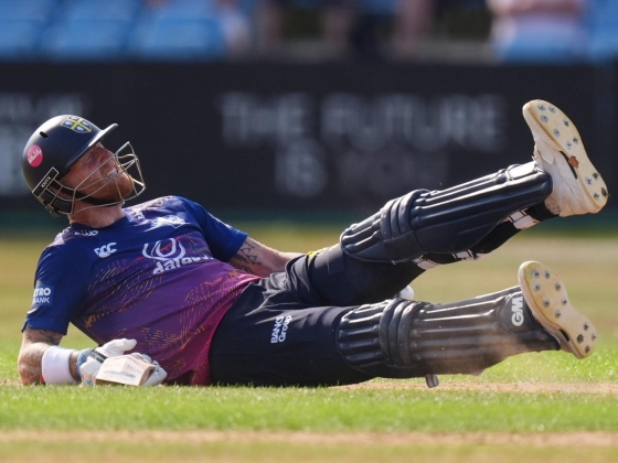 A visszatérő Stokes rengeteget üt, ahogy Durham legyőzte a Derbyshire-t