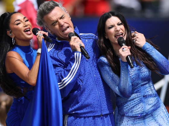 Robbie Williams drogozott a világbajnoki döntő felvezetése során? Az énekes vicces videóban reagált