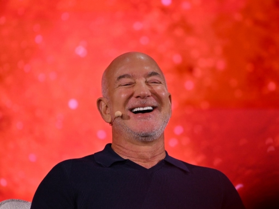 Jeff Bezos és egy szintén trumpista indiai milliárdos vehetik meg a Liverpoolt, szédületes áron