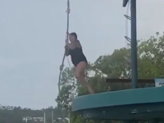Súlyos intim sérülést szenvedett egy fiatal nő a nyaralásán - videó