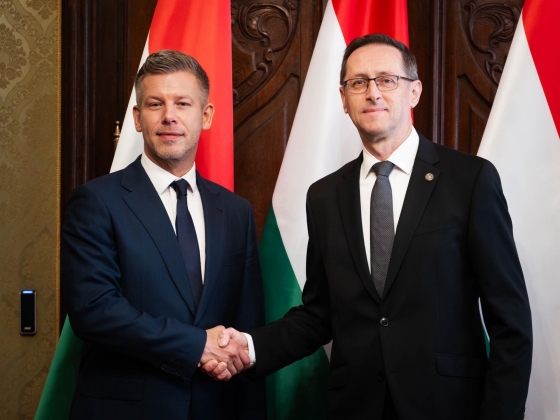 Nem mentek el a fideszesek a gazdasági bizottság ülésére, ahol a tiszások egyhangúlag támogatták az exfideszes Varga Mihály vezette MNB beszámolóját