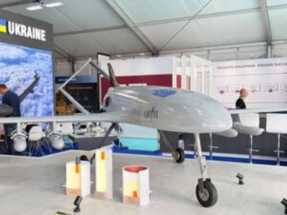 Ukrajna új levegő-föld rakétákkal felszerelt An-196 Liutyi drónt mutatott be