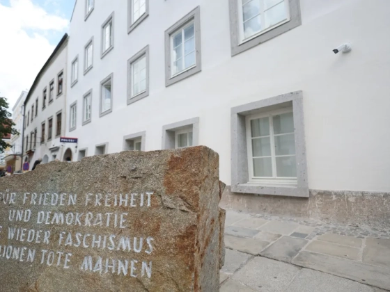 Rendőrőrs nyílt Adolf Hitler szülőházában