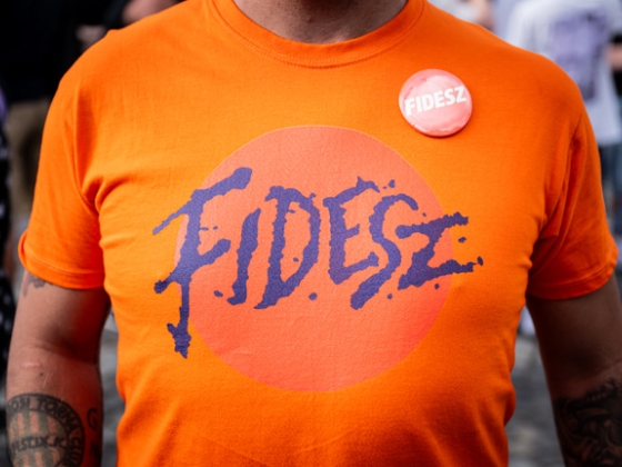 Mélyponton a Fidesz népszerűsége – Orbán Viktor nem ezt látja, Magyar Péter gyurcsányi lejtőt emleget