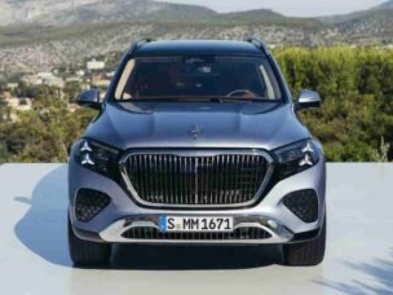 A Mercedes bemutatta az új Maybach GLS 680 modellt erősebb V8-as motorral és megújult külsővel