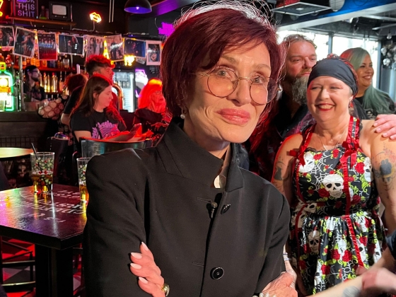 „Játssz hangosan zenét, hogy emlékezz Ozzyra” – mondja Sharon halálának első évfordulóján