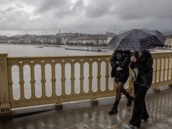 Hidegfront söpör végig az országon: záporok, zivatarok és erős szél jön szerdán