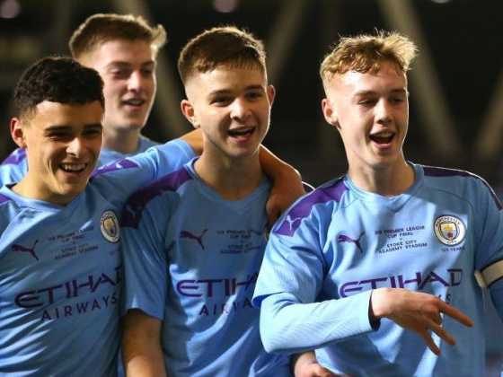 Miért szerződtetett le a Chelsea annyi Man City akadémiát végzett embert?