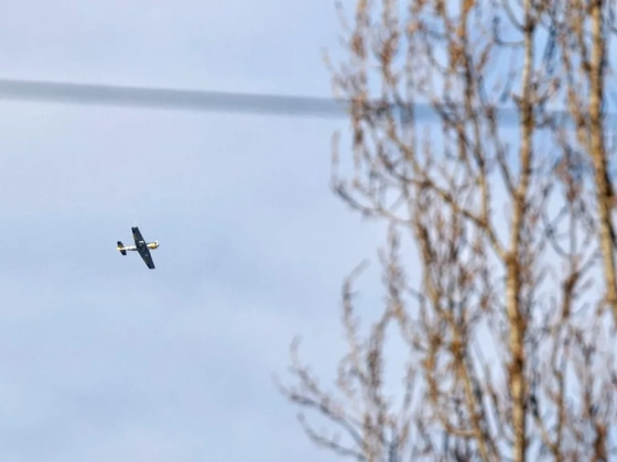 Drónzápor zúdult az olajtárolóra, hatalmas lángok csaptak fel - videó