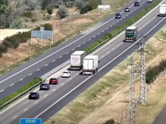 Szabálytalanul előző kamionosokat bírságoltak az M5-ösön, drónnal figyelték meg őket