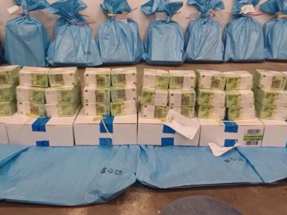 „A fejemre térdeltek”: Új tanúvallomások állítólagos visszaélésekről árulkodnak a magyarországi „aranykonvoj” botrányában