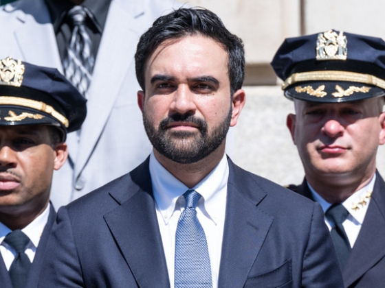 New York polgármestere nem hátrál, Washingtontól várja Netanjahu őrizetbe vételét