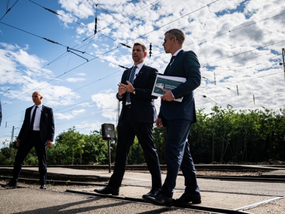 Leköpték Magyar Pétert, videón a jelenet