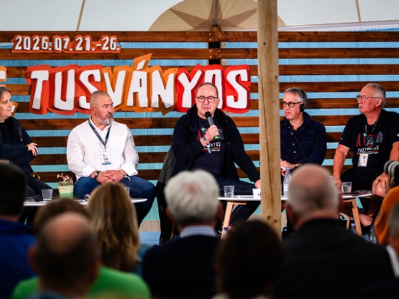 Magyar Péternek üzentek Tusványos megnyitóján, de a miniszterelnök nevét nem mondták ki