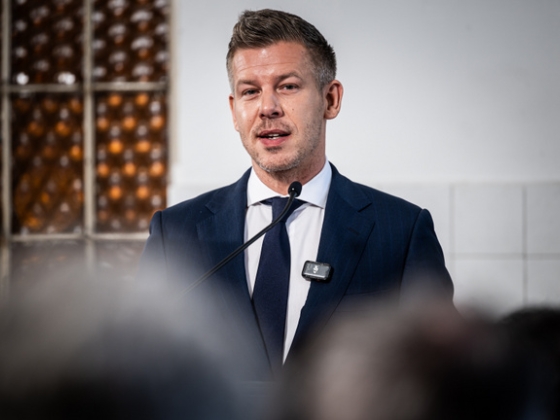 Magyar Péter nem tesz feljelentést a leköpése miatt