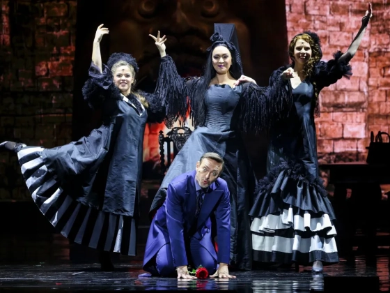 Kiderült, mekkora összegeket fizetett az Operettszínház Orbán János Dénesnek