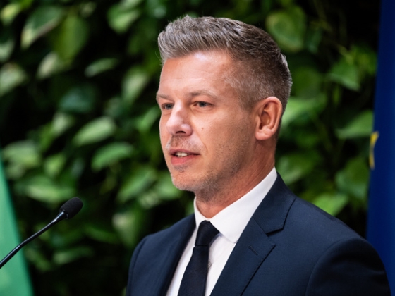 Magyar Péter arról sztorizott, hogy Orbán Viktor felesége rendszeresen ringatta őt csecsemőkorában