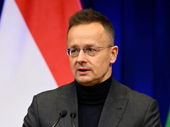 Magyarország vizsgálja a BYD-megállapodást, miután a volt miniszter csatlakozott az autógyártóhoz, ami „forgóajtós” aggályokat vet fel