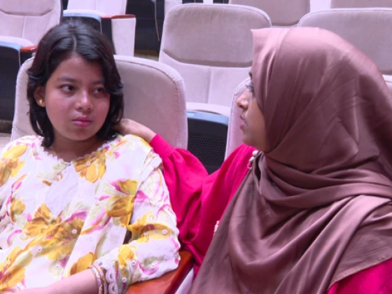 Egy évvel a bangladesi iskolában történt halálos repülőgép-baleset után a családok választ követelnek