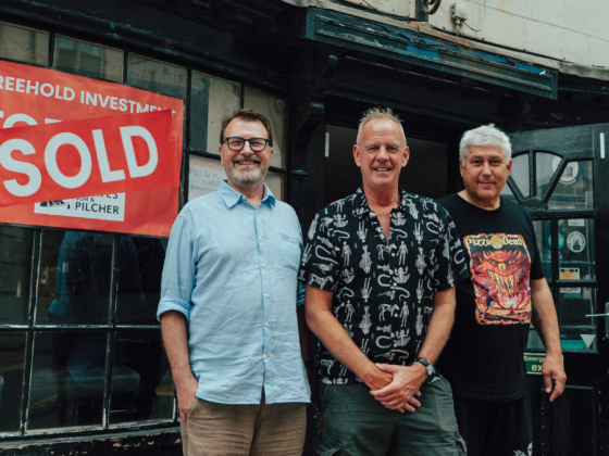 A Fatboy Slim segít megmenteni az „életrevaló” zenei helyszínt