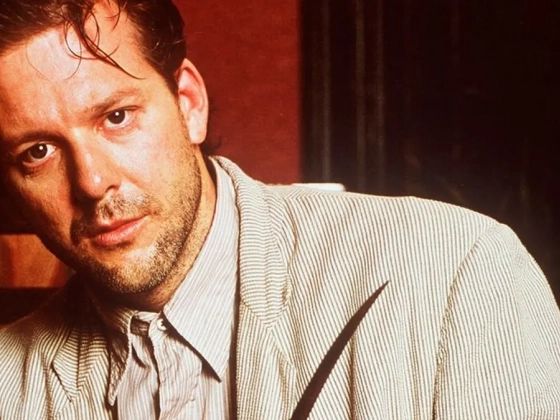 Szegény Mickey Rourke-kal riogatni lehet: fog nélkül, foltos melegítőben lépett utcára az egykori szívtipró – Fotó!