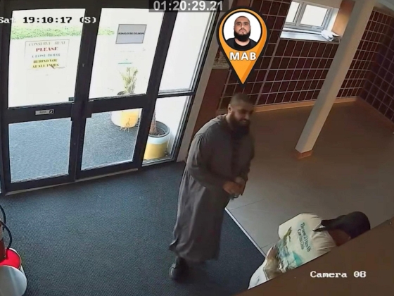 A manchesteri zsinagóga barátját katonai bázison való összeesküvés miatt börtönbe zárták