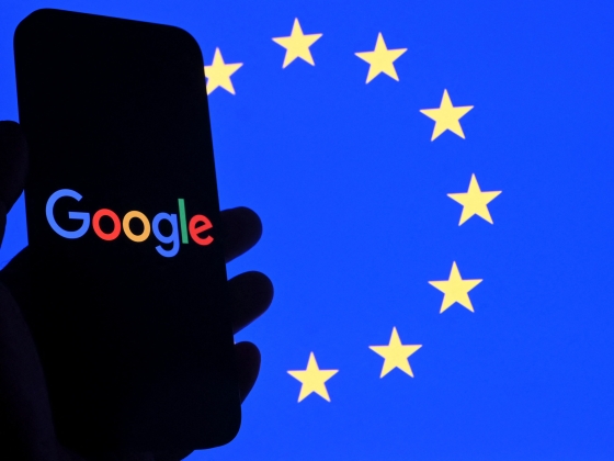 Az Európai Bizottság 890 millió euróra bírságolta a Google-t