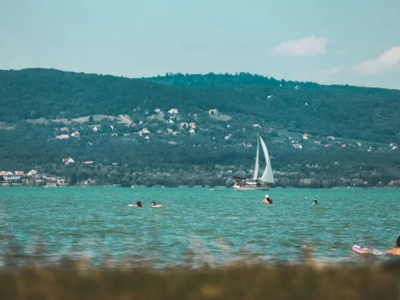Elmarad a hétvégi Balaton-átúszás, új időpontot jelentettek be