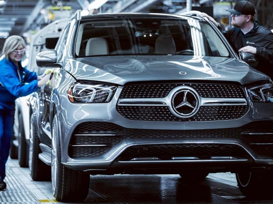Kínai szankciók fenyegetik a Mercedest: lehetséges értékesítési tilalom az USA-ban