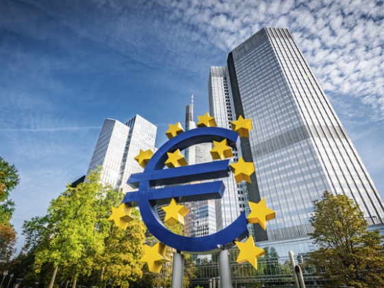 Robban az olajár, egy helyben toporog az európai jegybank, a forint többhavi mélyponton