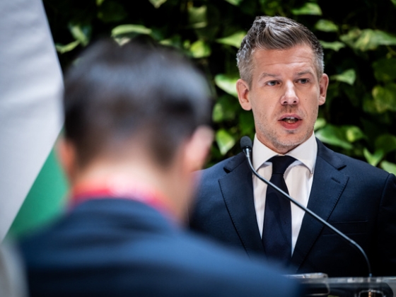 Ezermilliárdos botrányról tálalt ki Magyar Péter