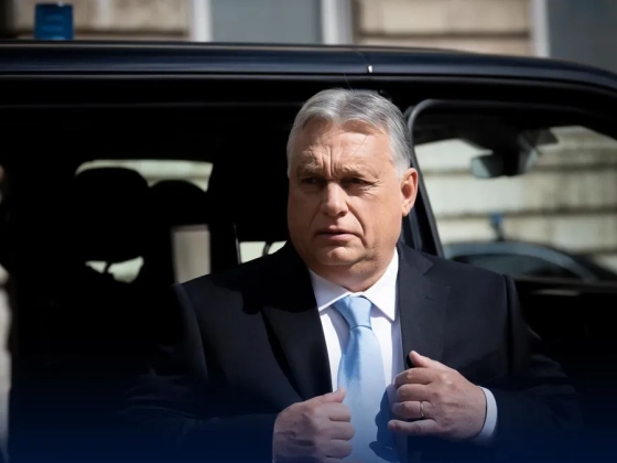 Orbán Viktor megérkezett Erdélybe, ujjongva fogadták már a reptéren is – videó