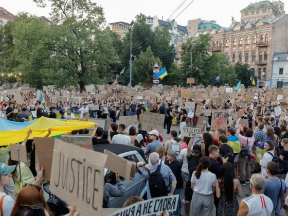 Ukrajna menesztett védelmi minisztere ragaszkodik a visszahelyezéséhez