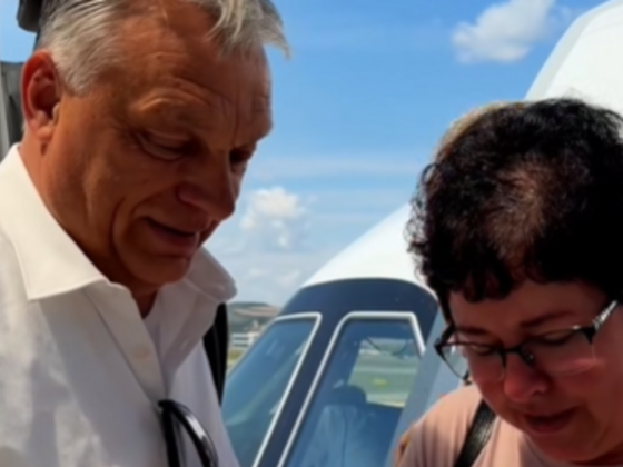 Így érkezett meg Orbán Viktor Tusnádfürdőre, egyetlen mondattal üzent