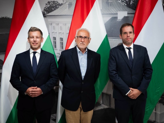 Az államfőkeresés időszakában Magyar kiposztolta, hogy találkozott Romsics Ignác történésszel