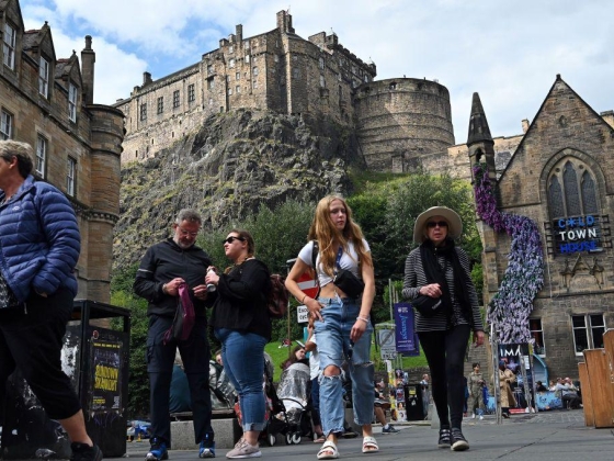 Itt van Edinburgh idegenforgalmi adója – mennyi és ki fizeti?