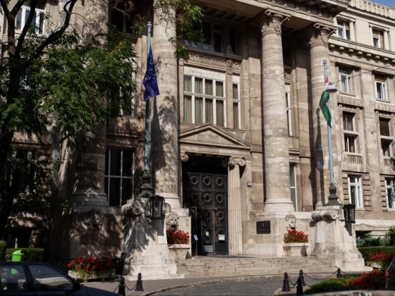 444: Emailben figyelmeztették a legfőbb ügyészt a KNYF-ről, hogy „ráéghet” az aranykonvoj-ügy