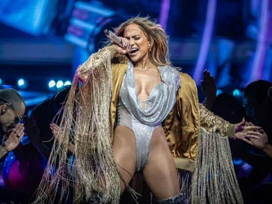 Az egész világ Jennifer Lopez lábai előtt hever, és még a fiatalok is megirigyelnék külsejét