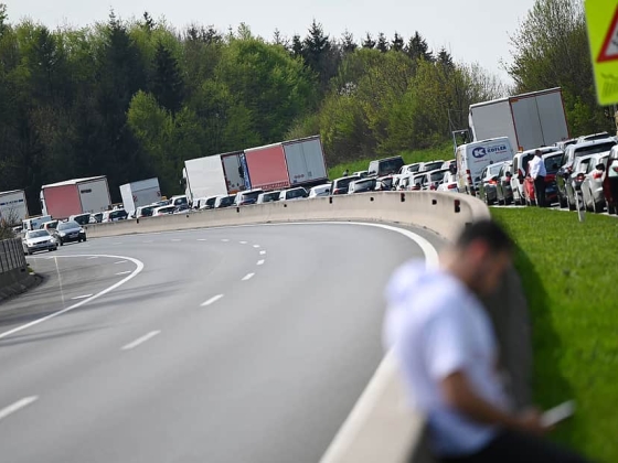 Brenner, Tauern és Inntal autópálya (A10, A12, A13): NRW, NL és F1 torlódásokat okoz Ausztriában