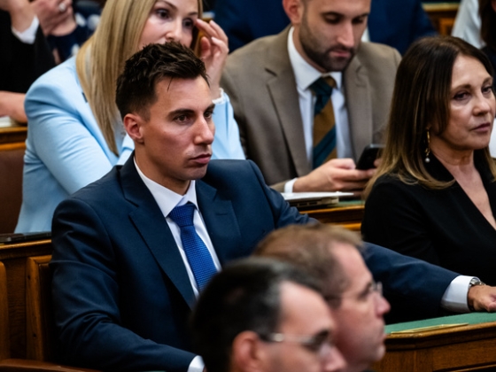 A legnagyobb újságíró-szervezet értetlenül fogadta Radnai Márk bejelentését, tiltakoznak a Médiatanács miatt
