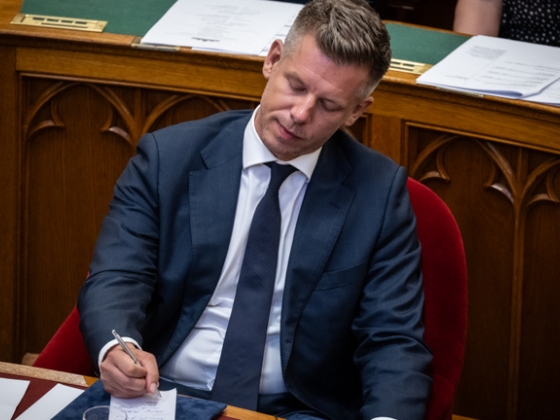 Magyar Péter visszaszólt Tuzson Bencének: Inkább jó védőügyvédet keressen