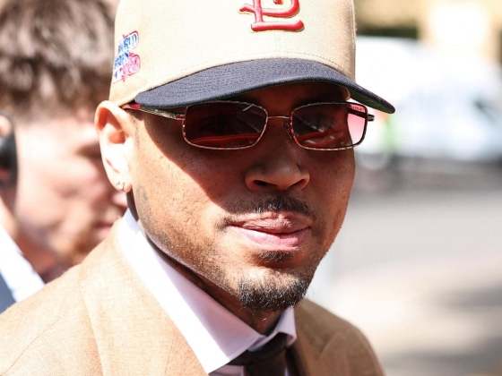 Chris Brown bűnösnek vallja magát a londoni éjszakai klubbal kapcsolatos incidens miatt