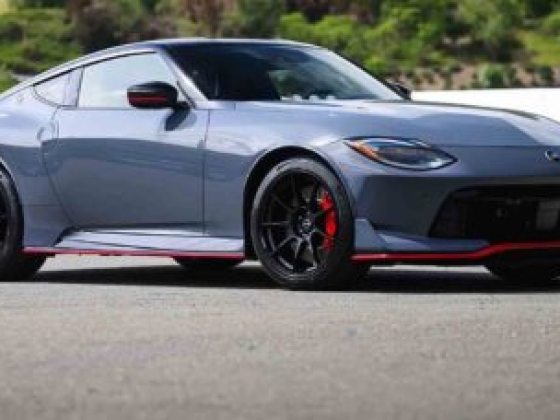 A 2027-es Nissan Z NISMO kézi váltót, GT-R-ből származó fékeket és megújult külsőt kapott