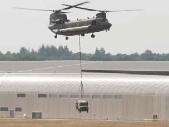 A RAF bemutatta a Chinook helikopter szállítási képességeit a FIA 2026 rendezvényen
