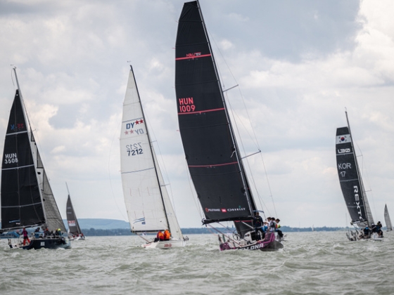Ismét a vitorlázásé a főszerep a Balatonon, pénteken kezdődik a Kékszalag Fesztivál