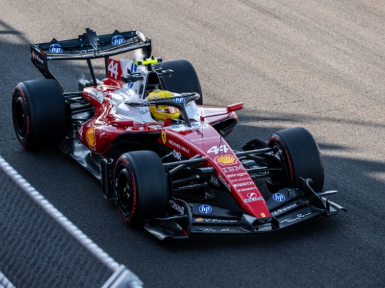 Hamilton ugrott az élre a Hungaroringen, a Ferrari jelentős előnyben zárta a pénteki napot