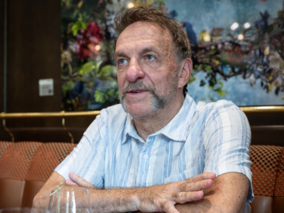 „Garantálom, hogy sokan fognak sírni” – Oscar-díjas zeneszerző dolgozott Szabó István sztárokkal teletűzdelt új filmjén