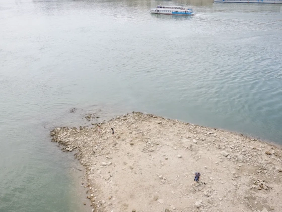 Alig van víz a magyar folyókban, több helyen már a kompok sem járnak – videó
