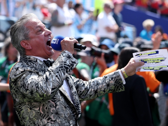 Bruce Buffer az UFC-vel és a FIFA-val végzett munka „legnagyobb” hónapjára reflektál
