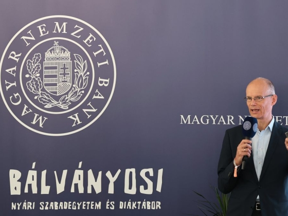 Tusványosról jelentjük: megszólalt a jegybank alelnöke az euróról és az olajárról